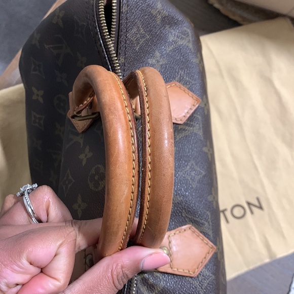 Authentic Louis Vuitton Classic Speedy 30 - Picture 4 of 7